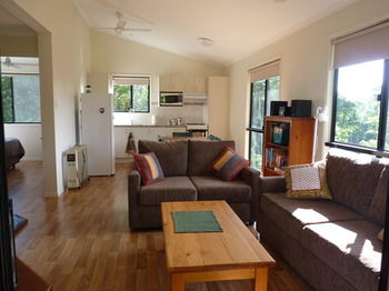 Bellthorpe Stays - Tourism Caloundra 16