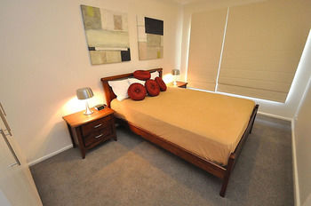 Neutral Bay 63 Ben Furnished Apartment - Tourism Caloundra 1
