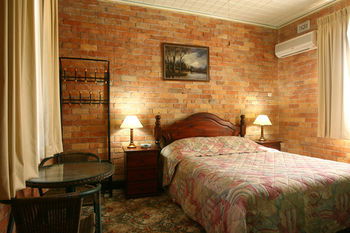 CBC Bed & Breakfast & Cafe - Tourism Caloundra 4