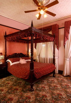 CBC Bed & Breakfast & Cafe - Tourism Caloundra 5