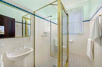 CBC Bed & Breakfast & Cafe - Tourism Caloundra 10