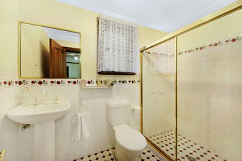 CBC Bed & Breakfast & Cafe - Tourism Caloundra 11