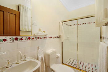 CBC Bed & Breakfast & Cafe - Tourism Caloundra 28