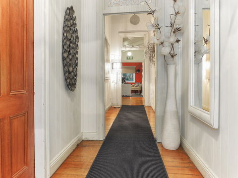 One Thornbury Boutique Bed & Breakfast - Tourism Caloundra 4