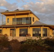 Dolphin Holiday House - Tourism Caloundra