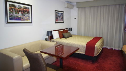 BEST WESTERN Ensenada Motor Inn - Tourism Caloundra 0
