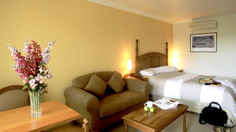 Best Western Plus The Tudor Box Hill - Tourism Caloundra 1