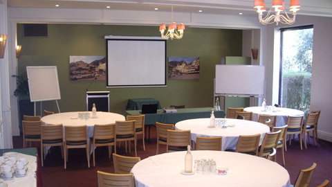Best Western Plus The Tudor Box Hill - Tourism Caloundra 3