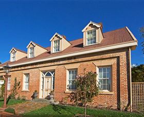 Racecourse Inn - The - Tourism Caloundra 0