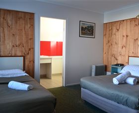 Hobart Tower Motel - Tourism Caloundra 0