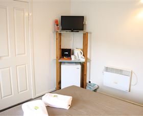 Hobart Tower Motel - Tourism Caloundra 2