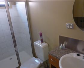 Flinders Lane Holiday Apartments - Tourism Caloundra 2