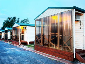 Discovery Holiday Parks  Hadspen Cosy Cabins - Tourism Caloundra 0
