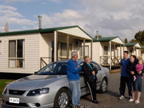 Discovery Holiday Parks  Hadspen Cosy Cabins - Tourism Caloundra 2