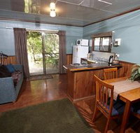 Crayfish Creek Van and Cabin Park and Spa Treehouse - Tourism Caloundra