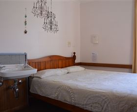 Tasman Backpackers - Tourism Caloundra 5