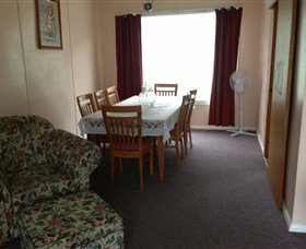 Queenstown Cottages - Owen - Tourism Caloundra 1