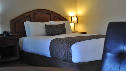 Bell Tower Inn - Tourism Caloundra 1