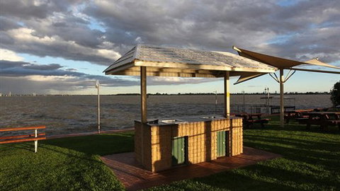 Lake Edge Resort - Tourism Caloundra 4
