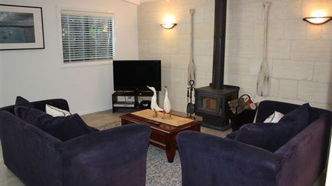 Hidden Treasure At Pirates Bay - Tourism Caloundra 3