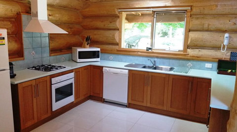 Tewksbury Lodge - Tourism Caloundra 3