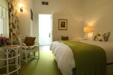 Holmwood Guest House - Tourism Caloundra 1