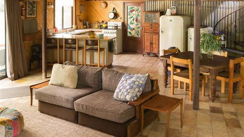 Schusters Lodge - Tourism Caloundra 1