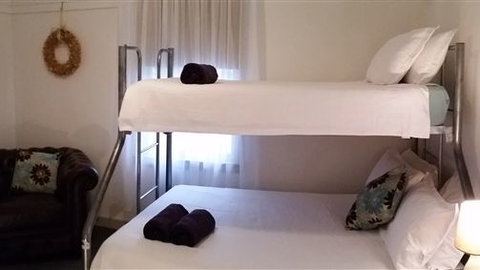 Lakeside Vista Holiday House - Tourism Caloundra 3