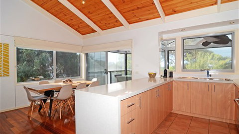 Barrakee Beach House - Anglesea - Tourism Caloundra 1