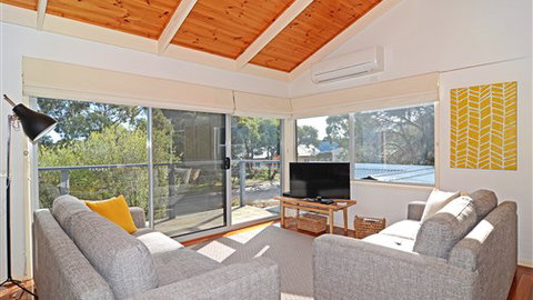 Barrakee Beach House - Anglesea - Tourism Caloundra 0
