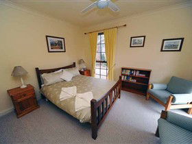 Coach House St Helens Cottages - Tourism Caloundra 2