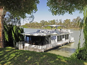 Boats And Bedzzz - The Murray Dream Self-contained Moored Houseboat - Tourism Caloundra 0