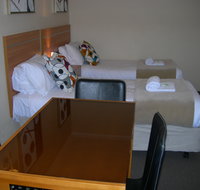 3 Sisters Motel  Cottage - Tourism Caloundra