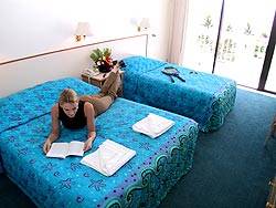 Acacia Court Hotel - Tourism Caloundra 3