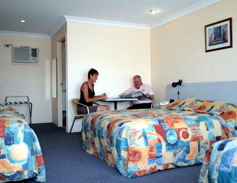 Alexander Motel & Peppercorn Restaurant - Tourism Caloundra 0