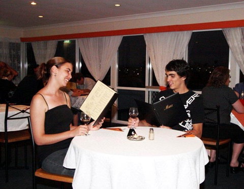 Alexander Motel & Peppercorn Restaurant - Tourism Caloundra 3