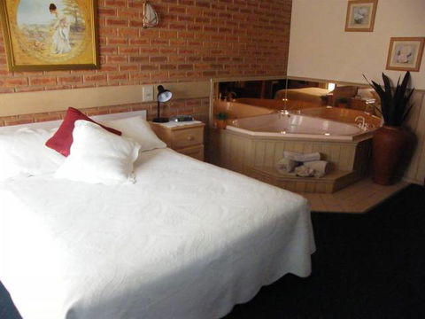BEST WESTERN Colonial Motor Inn Bairnsdale - Tourism Caloundra 2