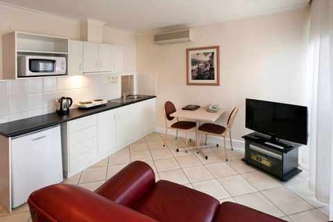 BEST WESTERN Ensenada Motor Inn & Suites - Tourism Caloundra 1