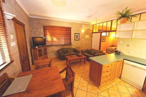 Blue Seas Resort - Tourism Caloundra 0