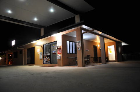 Bluewater Harbour Motel - Bowen - Tourism Caloundra 2