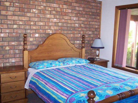 Bott's Beach Retreat - Tourism Caloundra 1