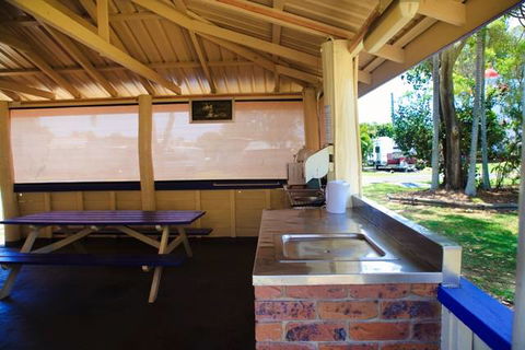 Burnett Heads Holiday Park - Tourism Caloundra 0