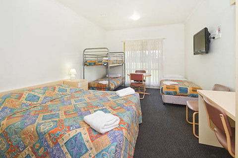 Carrum Downs Motel - Tourism Caloundra 0