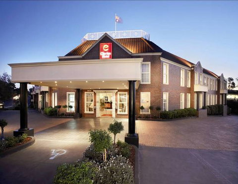 Canterbury International Hotel - Tourism Caloundra 0