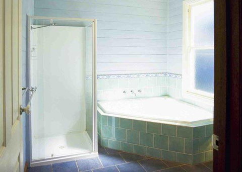 Cliff's Cottage - Tourism Caloundra 1