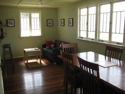 Eco Queenslander Holiday Home - Tourism Caloundra 4