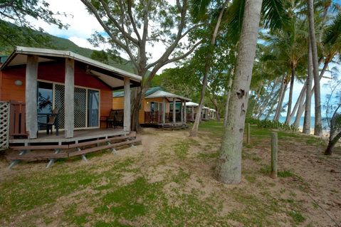 Ellis Beach Oceanfront Bungalows & Caravan Pk - Tourism Caloundra 2