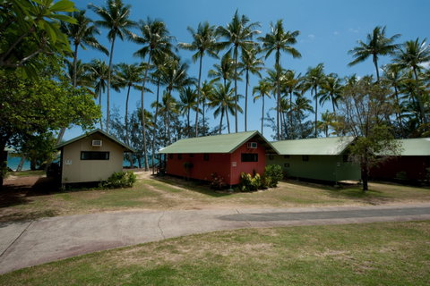 Ellis Beach Oceanfront Bungalows & Caravan Pk - Tourism Caloundra 7
