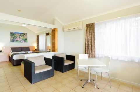 Ellis Beach Oceanfront Bungalows & Caravan Pk - Tourism Caloundra 5