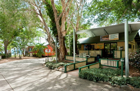 Ellis Beach Oceanfront Bungalows & Caravan Pk - Tourism Caloundra 9